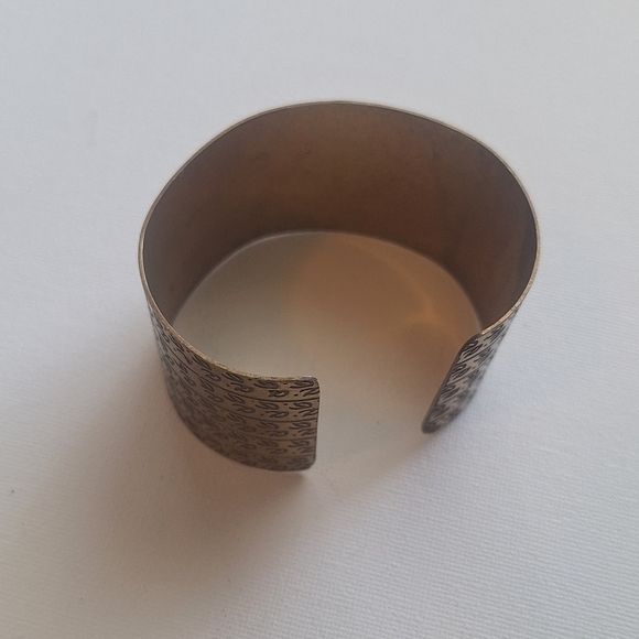 Stylish Brasd Engraved Cuff Bracelet - Picture 4 of 6